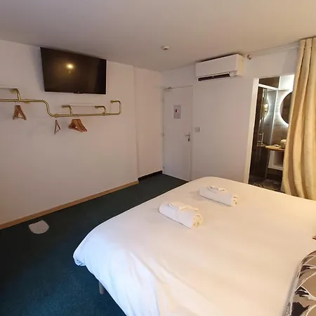 Le Savoyard Hotel *