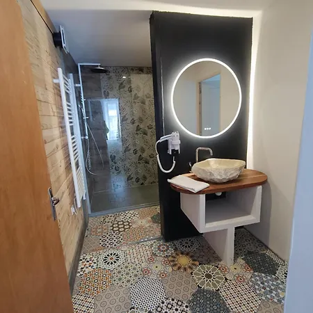 Le Savoyard Hotel *