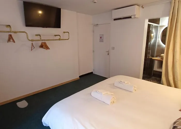 Le Savoyard Hotel *