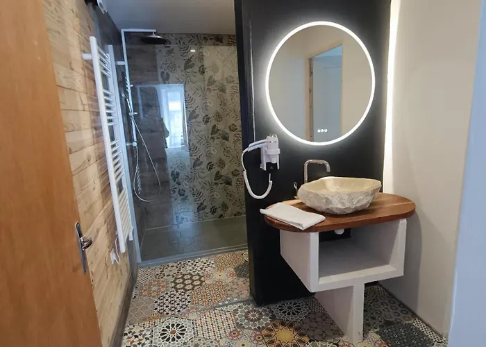 Le Savoyard Hotel *