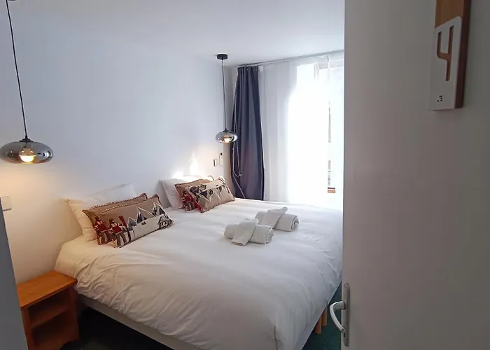 Le Savoyard Hotel *