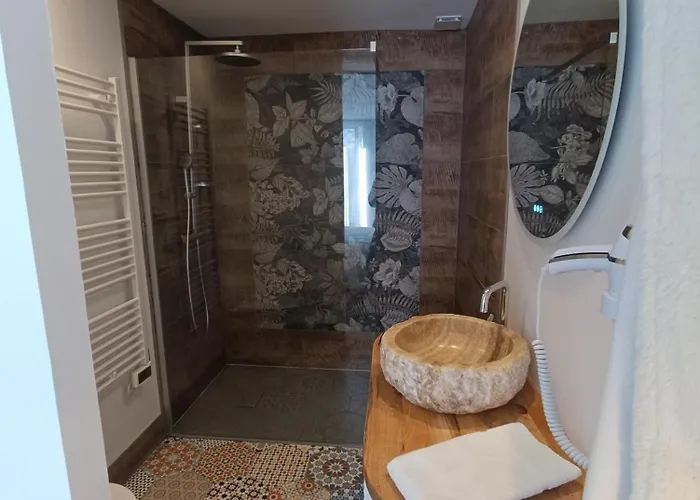 Le Savoyard Hotel