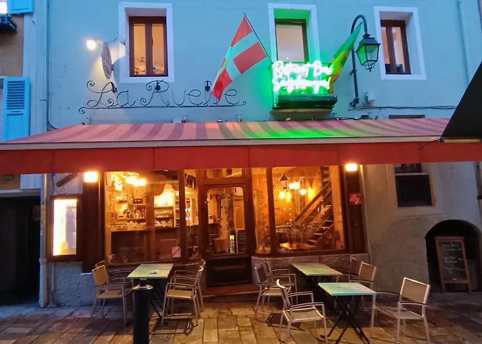 Le Savoyard Hotel *